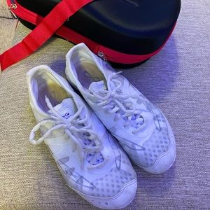 Infinity cheer shoes
